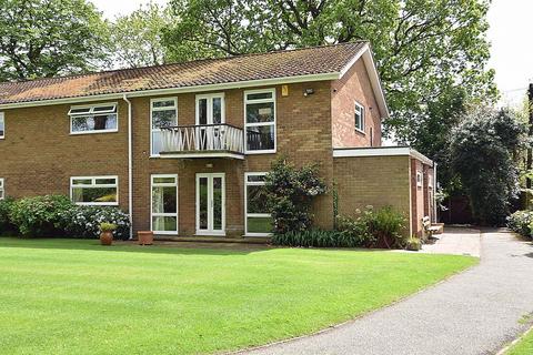 2 bedroom ground floor flat for sale, Manor Park South, Knutsford, WA16