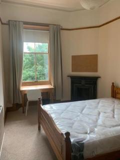 4 bedroom ground floor flat to rent, Bruntsfield Gardens, Edinburgh EH10
