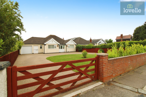 3 bedroom detached bungalow for sale, Laceby Road, Grimsby DN34