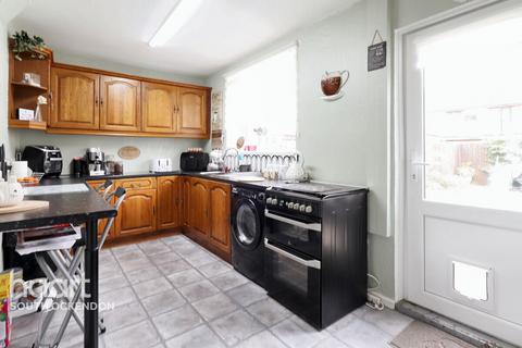 3 bedroom end of terrace house for sale, Swale Close, Aveley