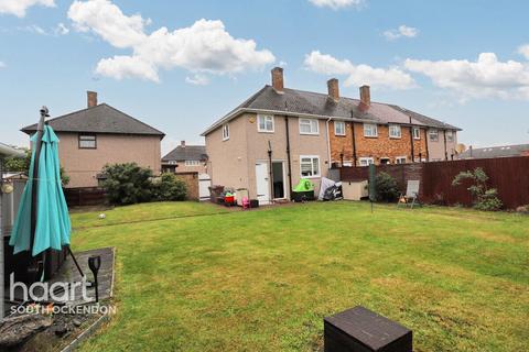 3 bedroom end of terrace house for sale, Swale Close, Aveley