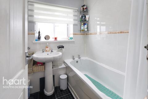 6 Swale Close, Aveley, South Ockendon, RM15 4LX