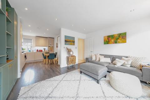 3 bedroom apartment for sale, Oaklands Road, London