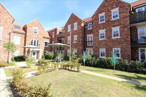 2 bedroom apartment to rent, Albany Court, Leigh on Sea SS9