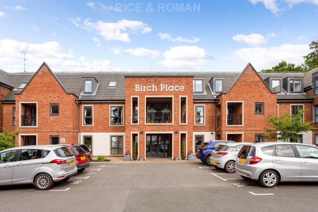 Dukes Ride, Crowthorne RG45 2 bed retirement property - £2,200 pcm (£ ...