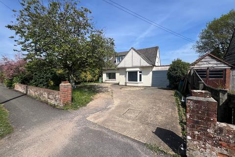 4 bedroom chalet for sale, Brook Avenue North, New Milton, Hampshire. BH25 5HQ