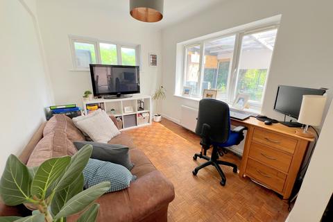 4 bedroom chalet for sale, Brook Avenue North, New Milton, Hampshire. BH25 5HQ