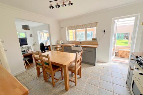 4 bedroom chalet for sale, Brook Avenue North, New Milton, Hampshire. BH25 5HQ