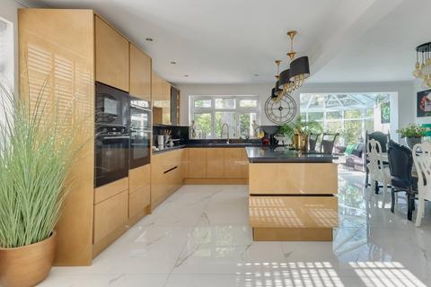 114 Long Brandocks, Writtle, Chelmsford, CM1 3JR