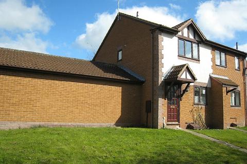 2 bedroom townhouse to rent, Kingsland Road, Aston Lodge Park, Stone, ST15