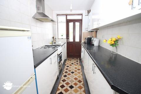 3 bedroom end of terrace house for sale, Clevedon Gardens, Hounslow, TW5