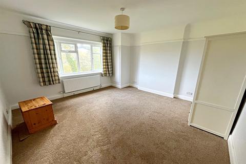 2 bedroom flat to rent, East Cliff