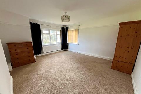 2 bedroom flat to rent, East Cliff