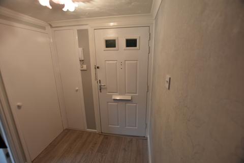 3 bedroom flat to rent, Ramsey Close, Kempston, Bedford MK42