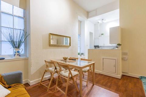 2 bedroom flat to rent, 9006L – Nicolson Street, Edinburgh, EH8 9DT