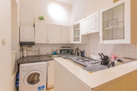 2 bedroom flat to rent, 9006L – Nicolson Street, Edinburgh, EH8 9DT