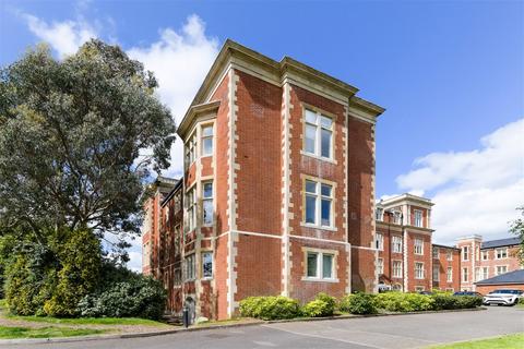 1 bedroom flat for sale, Royal Earlswood Park, Redhill RH1