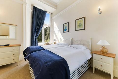 1 bedroom flat for sale, Royal Earlswood Park, Redhill RH1
