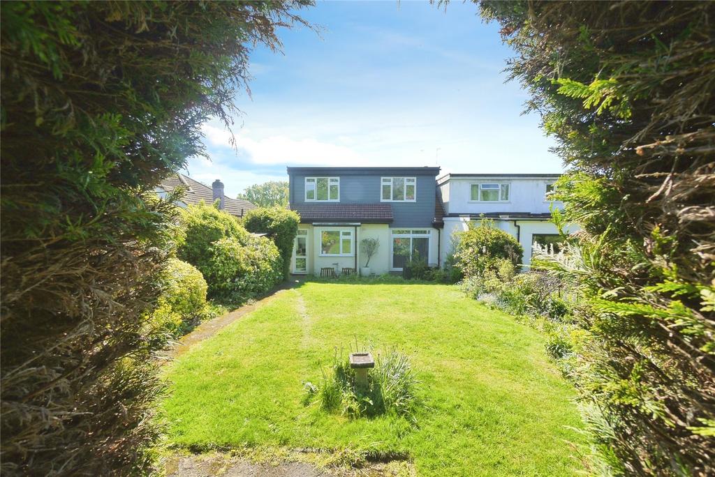 Hogarth Avenue, Brentwood, Essex, CM15 4 bed semidetached house for