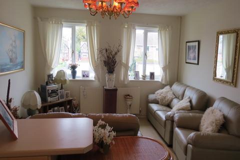 2 bedroom flat for sale, Brunslow Close, Oxley, Wolverhampton, West Midlands