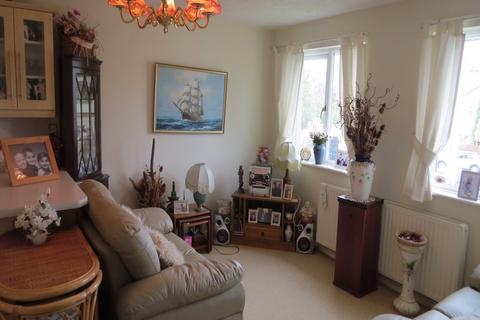 2 bedroom flat for sale, Brunslow Close, Oxley, Wolverhampton, West Midlands