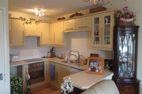 2 bedroom flat for sale, Brunslow Close, Oxley, Wolverhampton, West Midlands