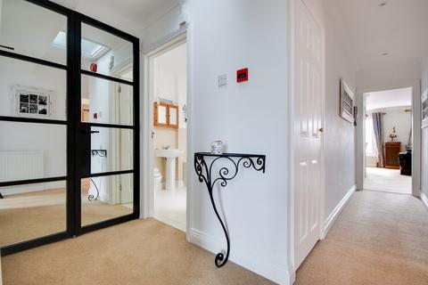 2 bedroom flat for sale, High Street, Lymington, SO41