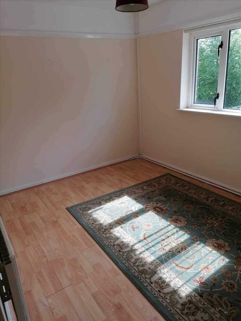 Bedroom 1 :