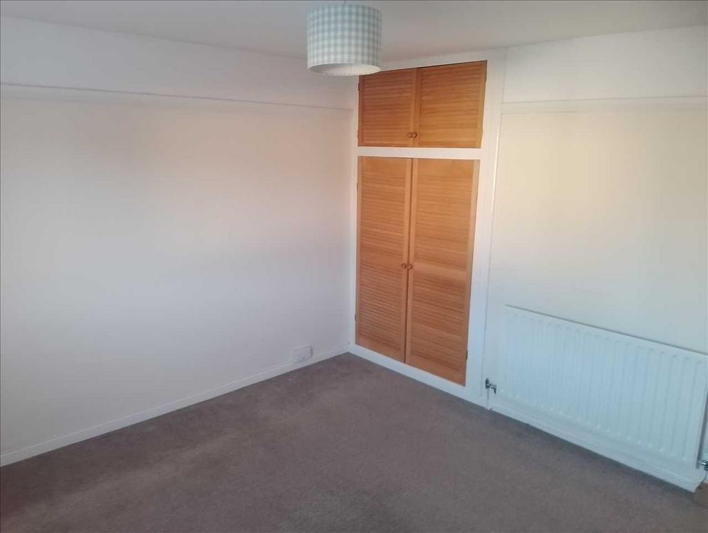Bedroom 1 :