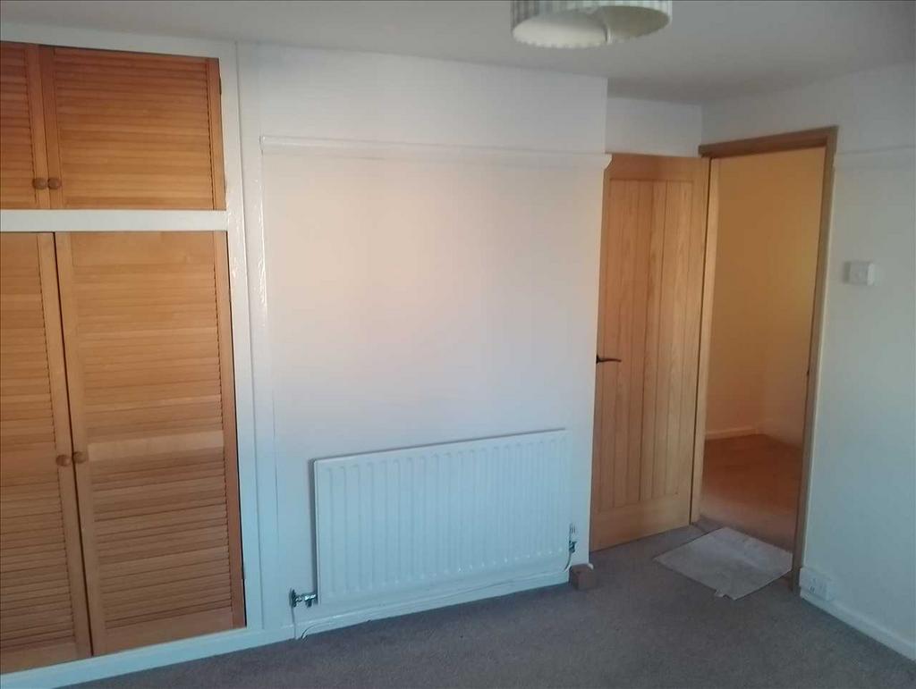 Bedroom 2 :