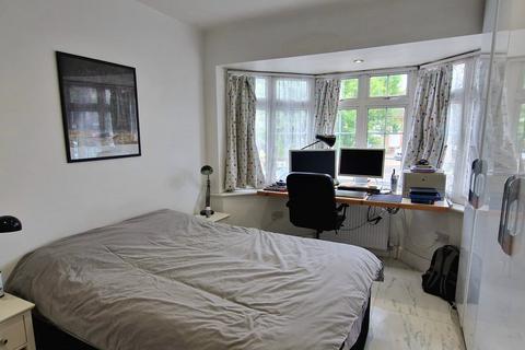 3 bedroom semi-detached bungalow to rent, Gerrard Gardens, Pinner HA5