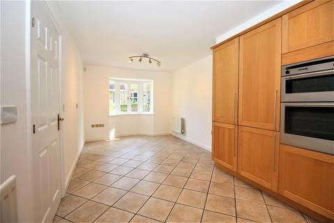4 bedroom detached house to rent, Florence Way, Woking GU21