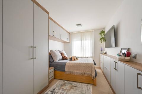 2 bedroom flat for sale, Newport Avenue, Canary Wharf, London, E14