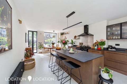 1 Osterley Road, London, N16 8SN
