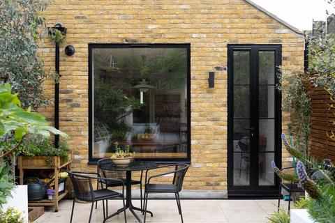 1 Osterley Road, London, N16 8SN