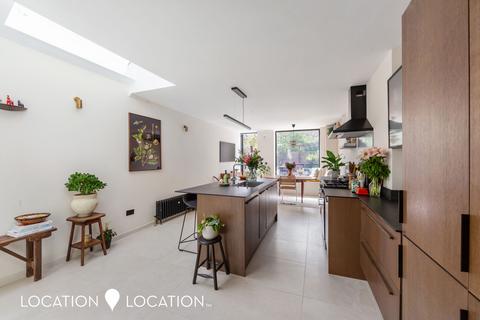 1 Osterley Road, London, N16 8SN
