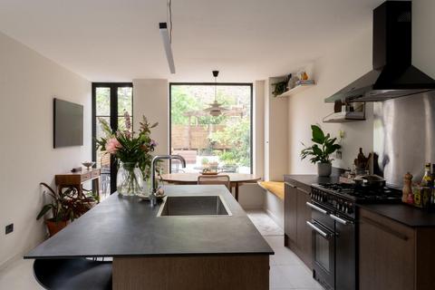 1 Osterley Road, London, N16 8SN