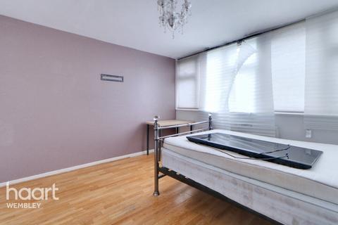 3 bedroom flat for sale, Harlesden