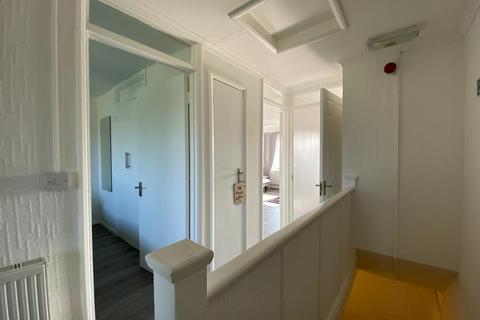 1 bedroom flat to rent, 145 Kingfisher Road, Larkfield, ME20