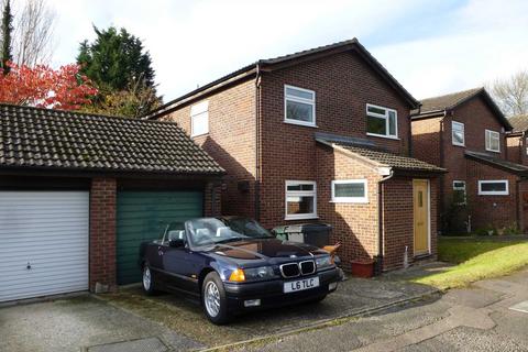 4 bedroom house to rent, Benson Close, Reading