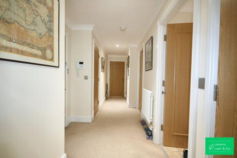 2 bedroom flat for sale, Broughton Avenue, London, N3