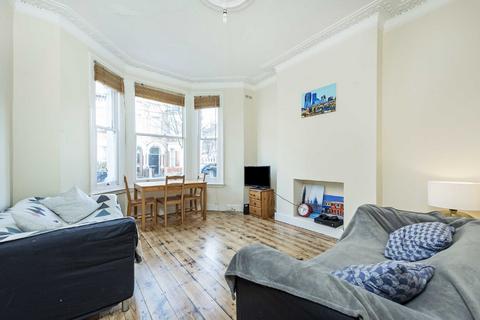 3 bedroom flat to rent, Tremadoc Road, London, SW4