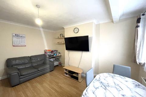 2 bedroom flat for sale, Ivy Close, Harrow HA2