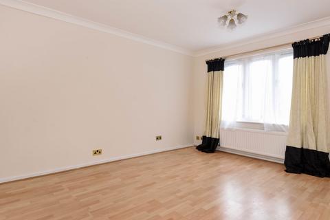 3 bedroom house to rent, Gables Close Lee SE12