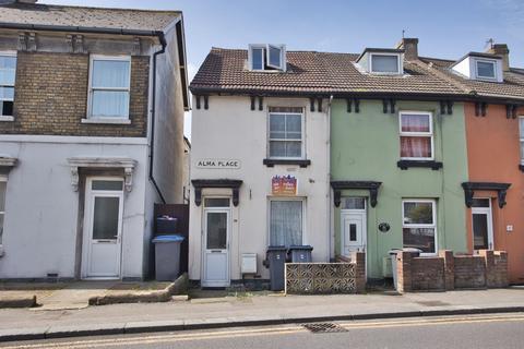 2 bedroom end of terrace house for sale, Maison Dieu Road, Dover, CT16