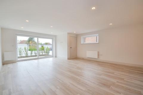 2 bedroom flat for sale, Broadstone