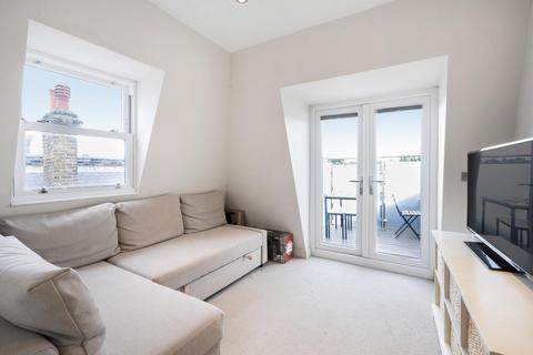 3 bedroom flat for sale, Dinsmore Road, Balham
