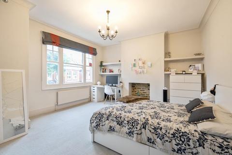 3 bedroom flat for sale, Dinsmore Road, Balham