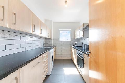 2 bedroom flat to rent, Riverview Court, London, E14