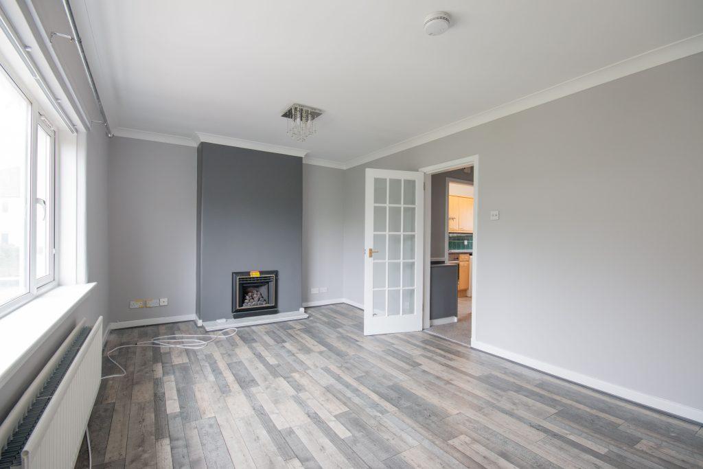 1778L Caiystane Gardens, Edinburgh... 2 bed flat £1,050 pcm (£242 pw)